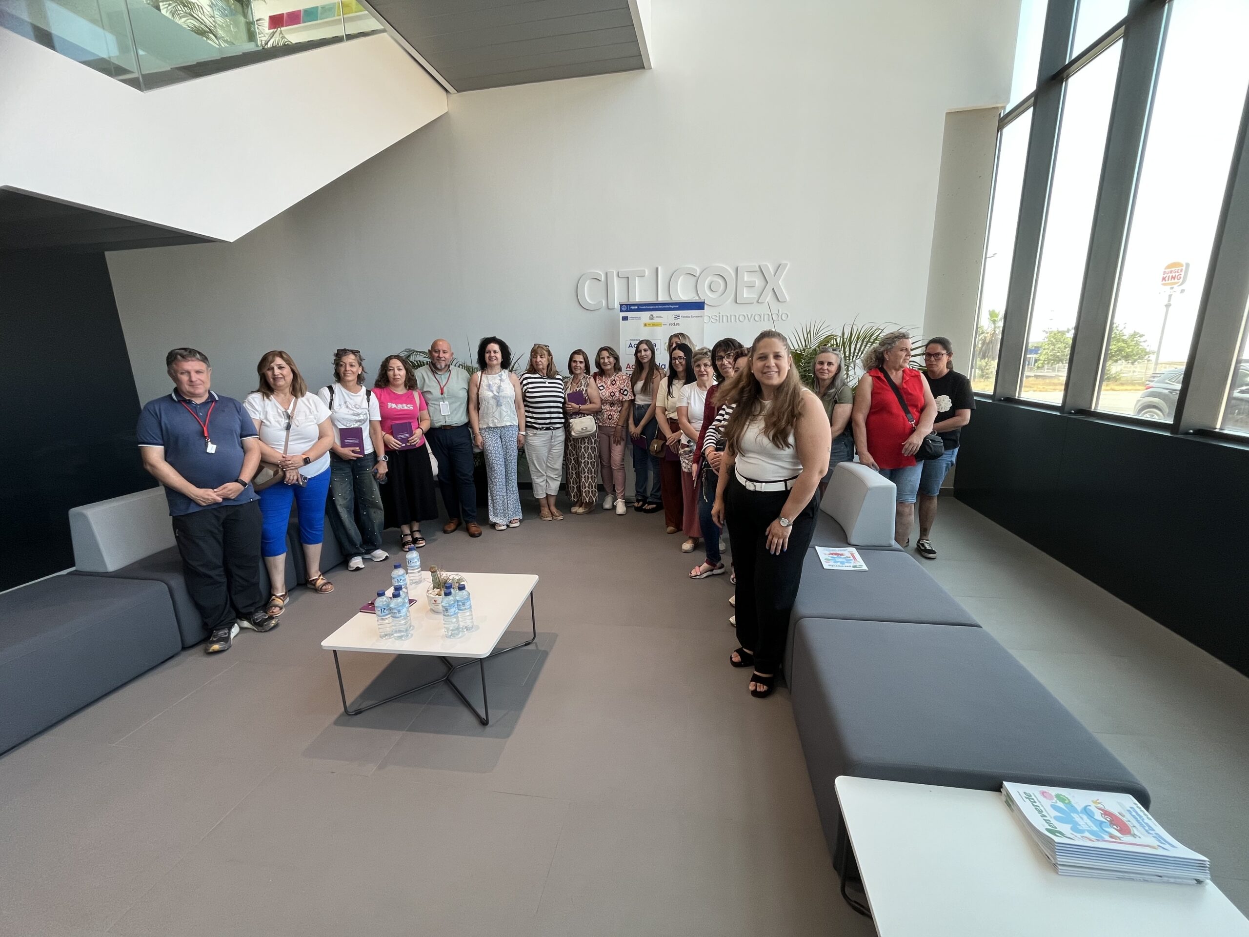 Presentación de la OAP a las mujeres cooperativistas